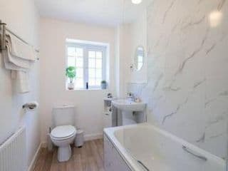 Stylish 2-bed home - For Company contractor and Leisure stays - NEC, Airport, HS2, Contractors, Resort World photo 2