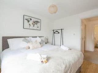 Stylish 2-bed home - For Company contractor and Leisure stays - NEC, Airport, HS2, Contractors, Resort World photo 3