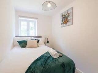Stylish 2-bed home - For Company contractor and Leisure stays - NEC, Airport, HS2, Contractors, Resort World photo 4