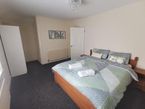 Spacious 3-bedroom home in Birmingham with driveway parking