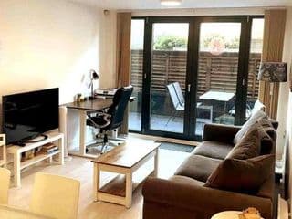 Two-bedroom Luxury Apartment with workspace, FREE PARKING & Balcony photo 1