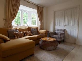 Pass the Keys Well Located Modern 5 Bedroom House photo 1