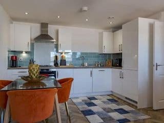 Pass the Keys NEW Chic 2 Bed Pad Central Free Parking photo 3