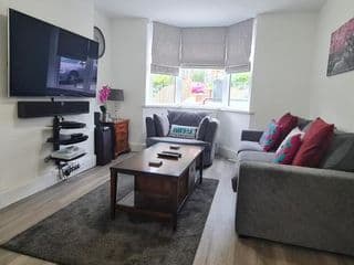Pass the Keys Attractive Modern 2 Bedroom House in Harborne photo 1