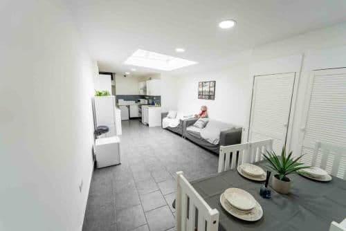 Spacious studios with free fast WIFI and 50inch SMART TV's next to UOB and 10min drive to the City!