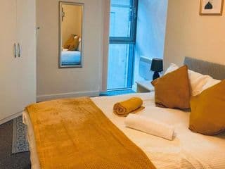 stylish two bed in the heart of the city photo 2