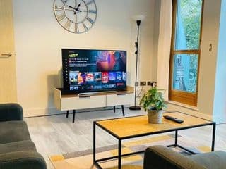 stylish two bed in the heart of the city photo 4