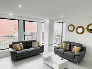 Lovely 2-bedroom condo with a free parking photo 1