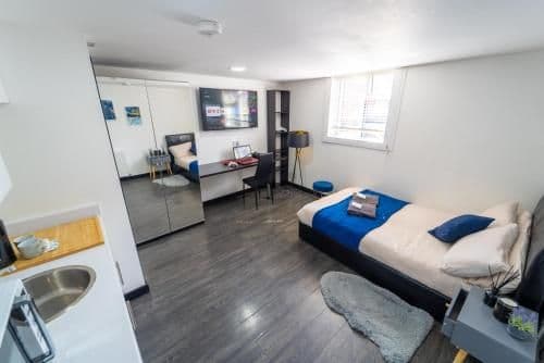 Studios near QE and 10minute train journey to the city!