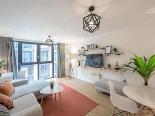 Modern 1 bedroom flat in the city centre photo 1