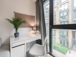 Modern 1 bedroom flat in the city centre photo 2