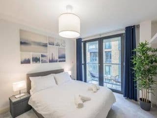 Modern 1 bedroom flat in the city centre photo 4