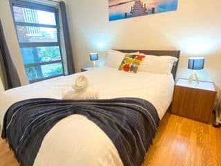 Swanky Central Apartment with Free Wifi (Sleeps 4) photo 3