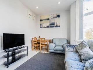 Modern flat in Moseley with Free Parking photo 2