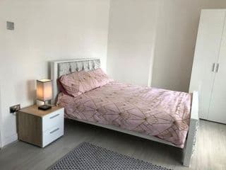 Cosy 3 Bedroom NEC House, Free WiFi, Netflix, Driveway Parking, Sleeps 6, Ideal for Families, Contractors & Corporates, Renovated To High Standard! photo 1