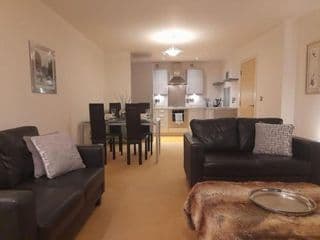 Centrally situated 1 bedroom apartment! photo 1