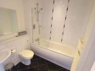 Centrally situated 1 bedroom apartment! photo 4