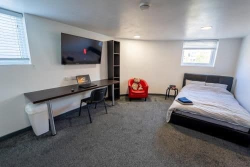 Spacious Comfortable studio near UOB