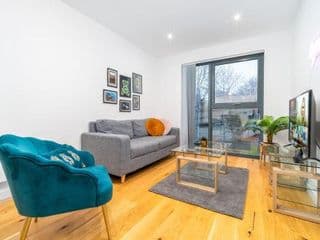 Aqua-Themed 2 Bedroom Cosy Apartment - City Centre photo 1