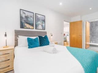 Aqua-Themed 2 Bedroom Cosy Apartment - City Centre photo 3