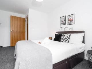Vibrant Night-life Cosy Apartment - City Centre photo 4