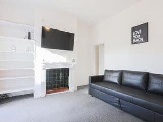 COSY 3-BED PROPERTY IN MOSELEY VILLAGE BIRMINGHAM photo 2