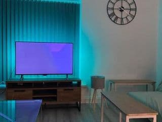 Large 5 Bed Town House Within City Centre And Sleeps Up To 11 photo 2