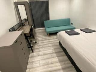 Large 5 Bed Town House Within City Centre And Sleeps Up To 11 photo 4