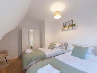 Spacious Two Bed loft Apartment photo 4