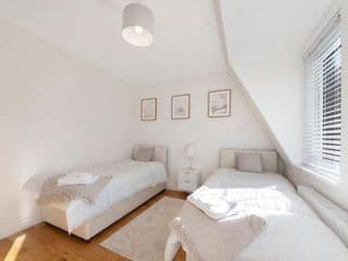 Spacious One Bed loft Apartment photo 2