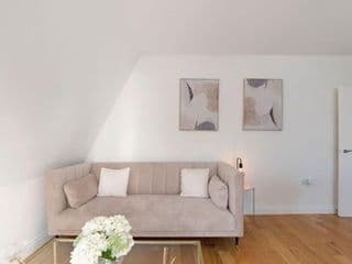 Spacious One Bed loft Apartment photo 4