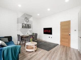 3BR Duplex Penthouse Harrow centre photo 1