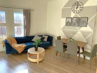 3BR Duplex Penthouse Harrow centre photo 3