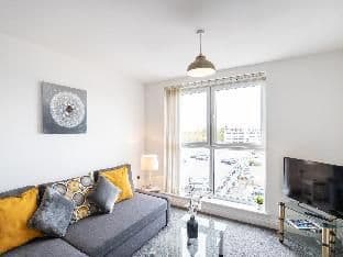2 bedroom apartment Edinburgh Gate Harlow photo 1