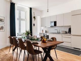 165m2 Downtown Lux Suite -12 Pers - 5 Bedroom - 2 Bath - 11min Alex photo 3