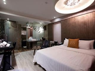 H I P Hotel photo 2