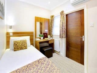 Queens Park Hotel photo 1