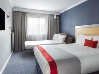 Holiday Inn Express Park Royal, an IHG Hotel photo 2