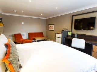DoubleTree by Hilton London Ealing photo 2