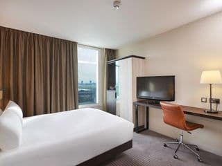 DoubleTree By Hilton London Excel photo 1