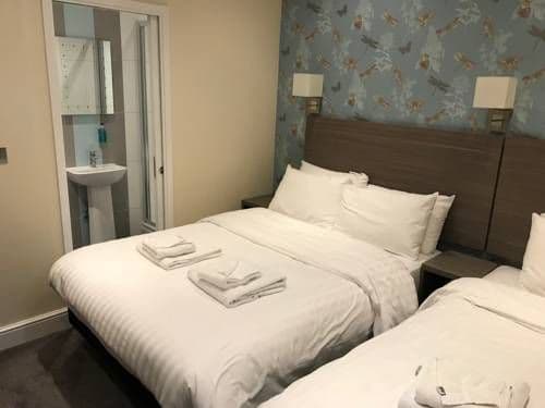 OYO Bakers Hotel