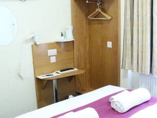 OYO Bakers Hotel photo 4