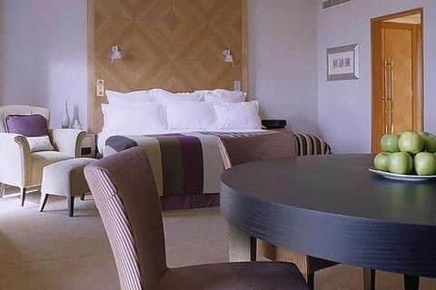 Carlton Hotel