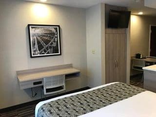 Microtel Inn & Suites by Wyndham Atlanta Buckhead Area photo 4