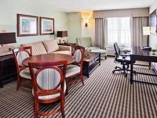 Holiday Inn Express Hotel & Suites Atlanta Buckhead, an IHG Hotel photo 4
