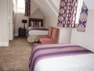 The Lawn Guest House Gatwick photo 2