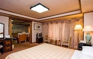 Hotel Capital photo 2