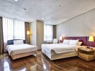 Ramada Hotel and Suites by Wyndham Seoul Namdaemun photo 2