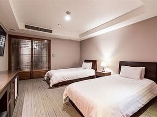New Hilltop Hotel photo 1