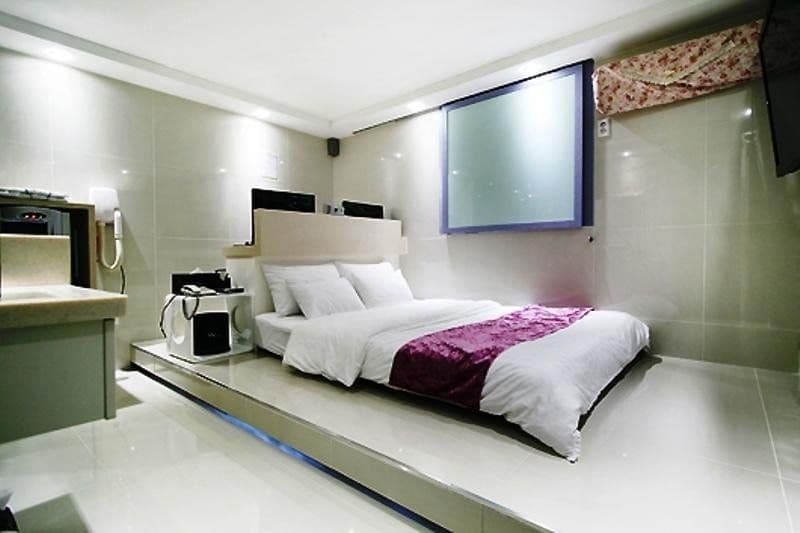 MW Hotel